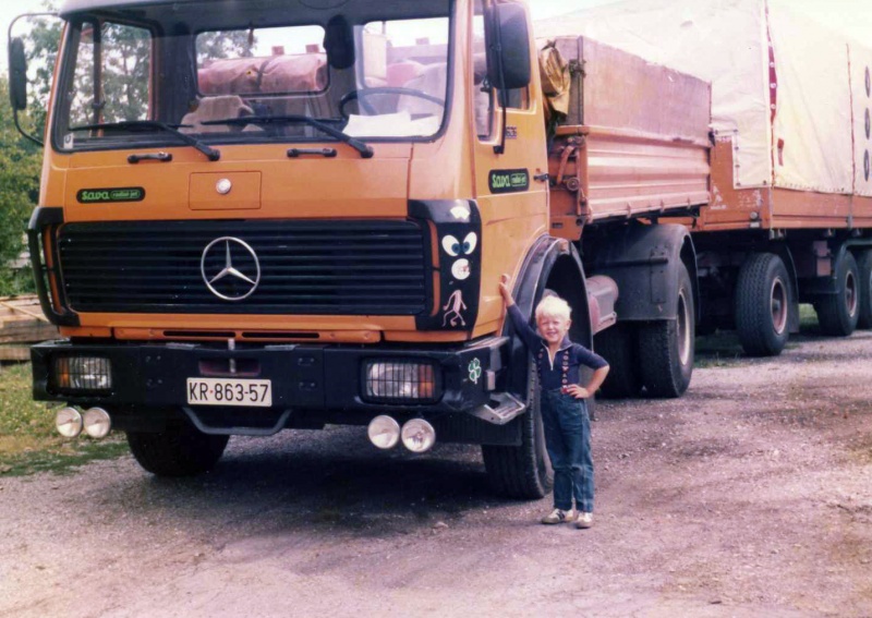 eden izmed sinov Aleksandra Bizjaka,ki stoji ob tovornjaku